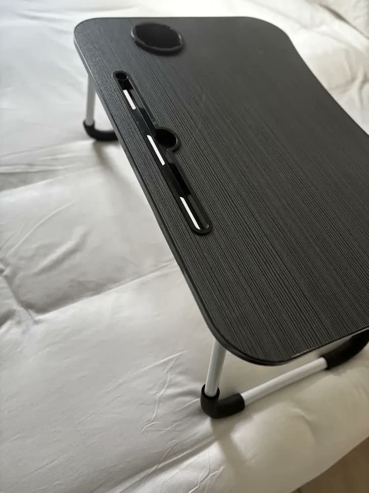 foto de Mesa Para Notebook Dobrável Portátil MDF 60x40cm Home Office Para Cama Sofá Estudo Suporte Refeição Madeira Compacta