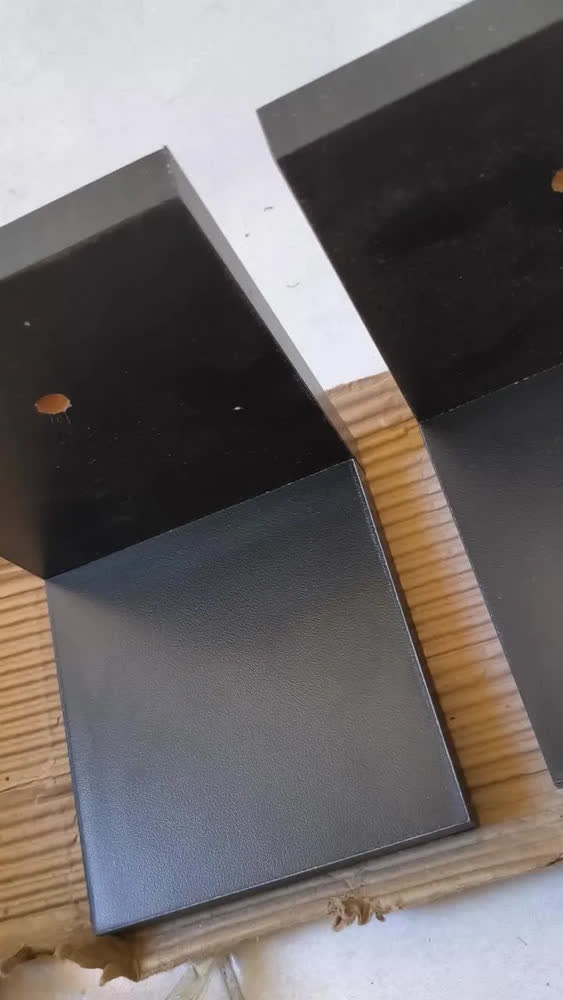 foto de Kit 2 Prateleiras Suspensa Flutuante U Para Parede Madeira 60cm Livros Organização Sala Quarto Preto