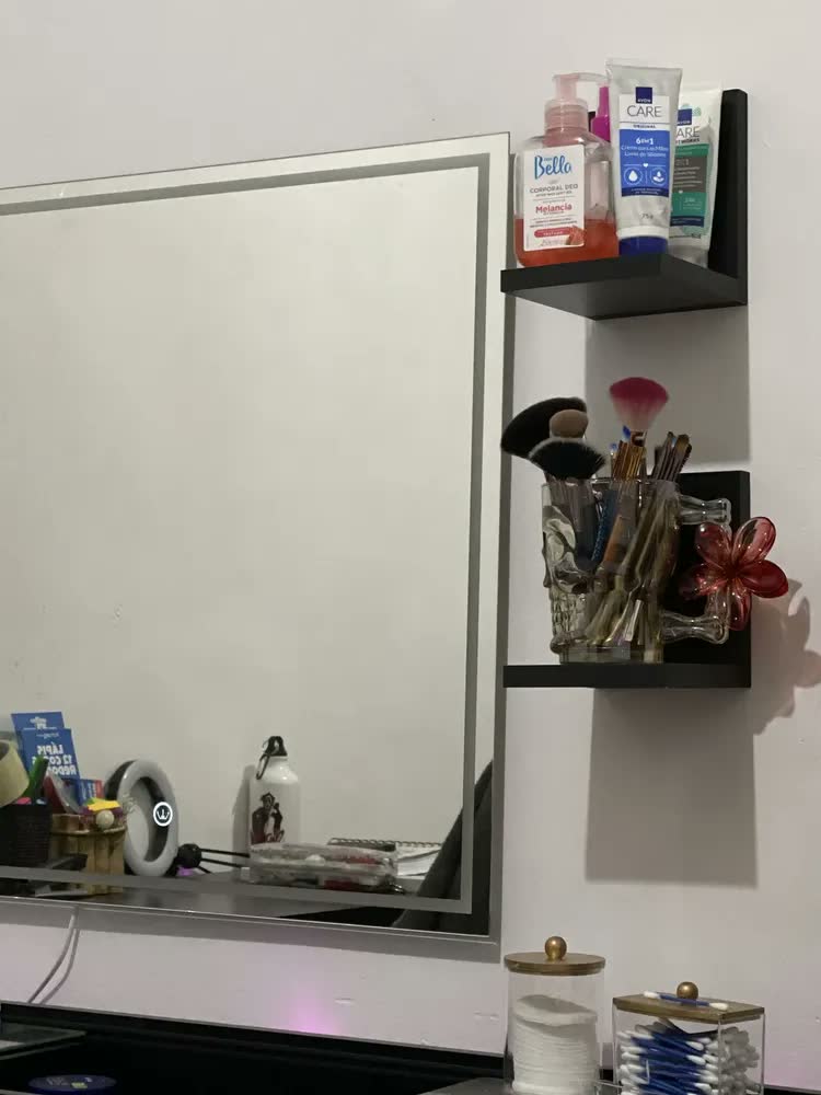 foto de Kit 2 Prateleiras Suspensa Flutuante U Para Parede Madeira 60cm Livros Organização Sala Quarto Preto