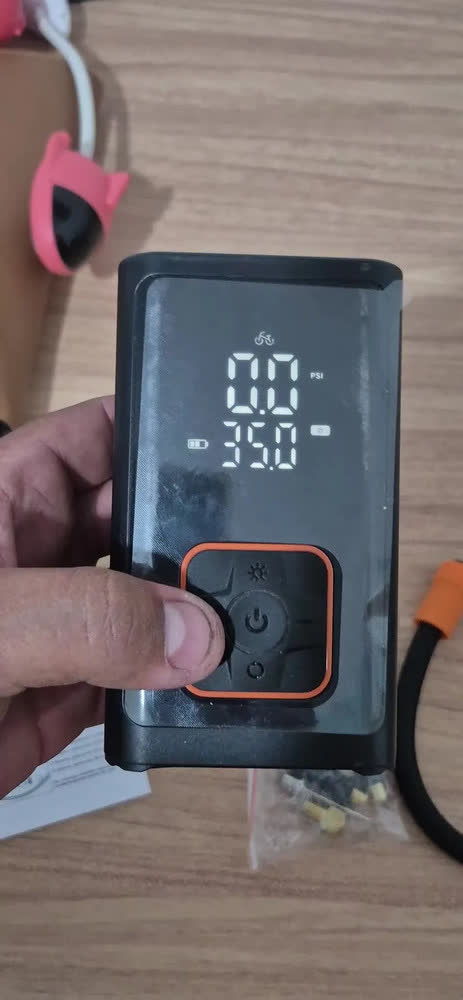 foto de Compressor de Ar Digital Portátil Lumi, Sem Fio, Para Carro e Moto