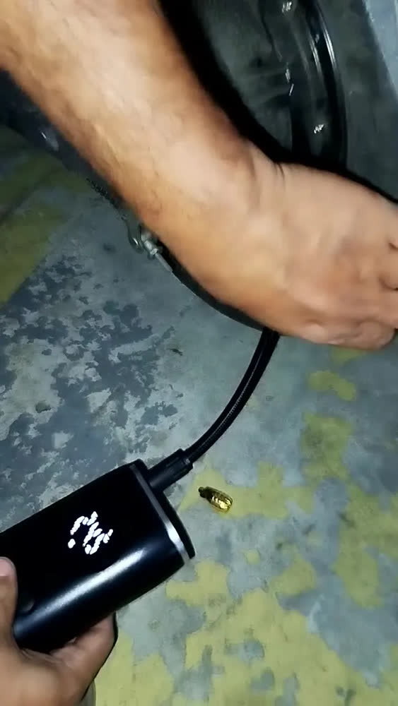 foto de Compressor de Ar Digital Portátil Newdragon Para Encher Pneu de Carro e Moto