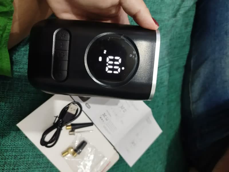 foto de Compressor de Ar Digital Portátil Newdragon Para Encher Pneu de Carro e Moto