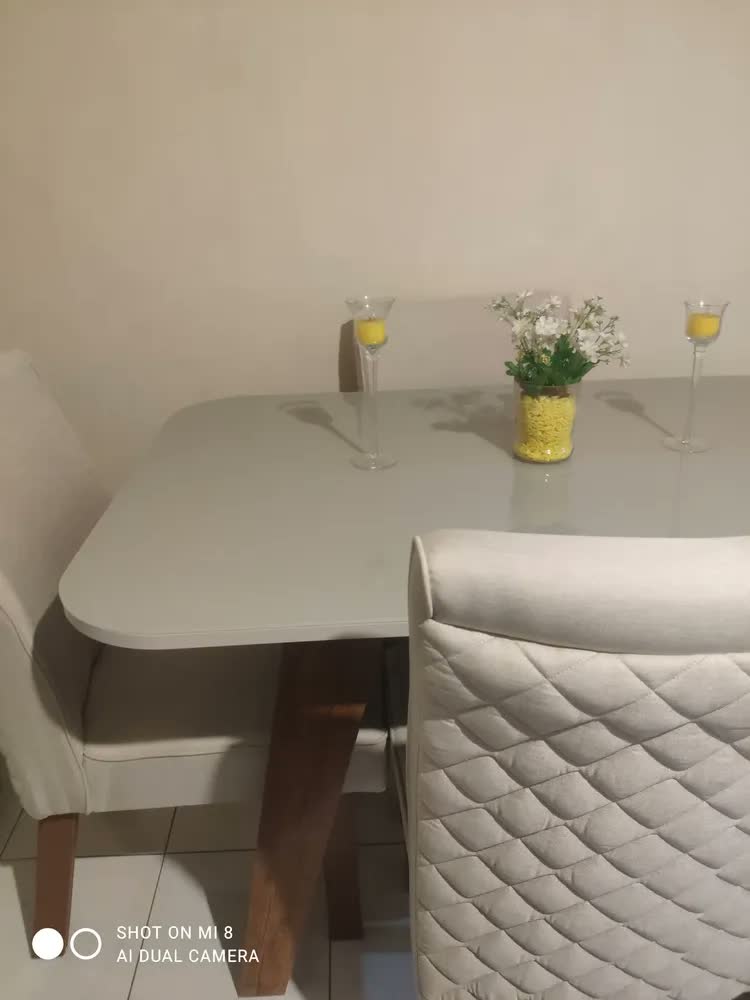 foto de Sala De Jantar 130x90 Mavie Vidro Off 4 Cadeiras Bom Pastor Off-white Naturale Linho Off
