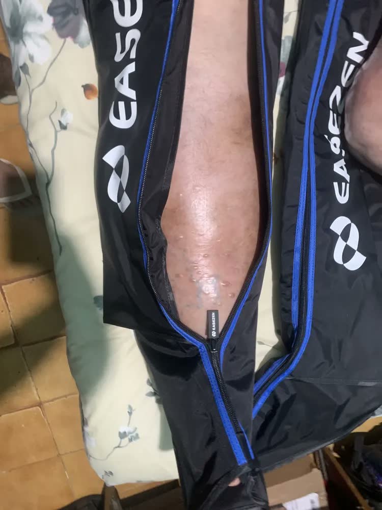 foto de Bota De Compressao Pneumatica Massageador Pes Easezen 6 Modos Médio Preto/azul Azul/preto