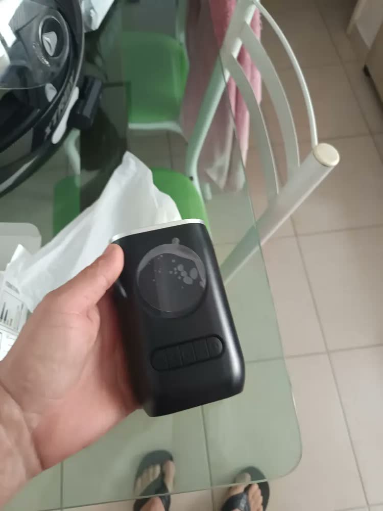 foto de Mini Compressor De Ar Digital Portátil Para Pneus Recarregável Com Lanterna Carro Moto Bolas