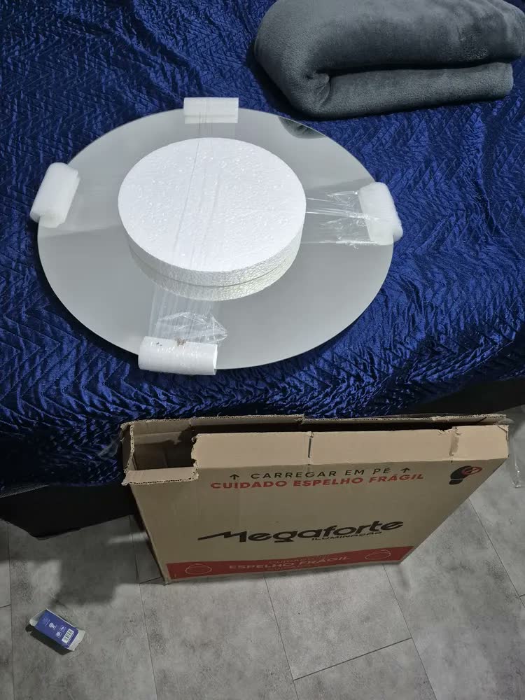 foto de Espelho Redondo 60cm Led Frio Lapidado E Polido 3mm + Suporte E Kit Instalação, Fonte Bivolt Caixa Reforçada Mf930 Mega Forte Iluminação