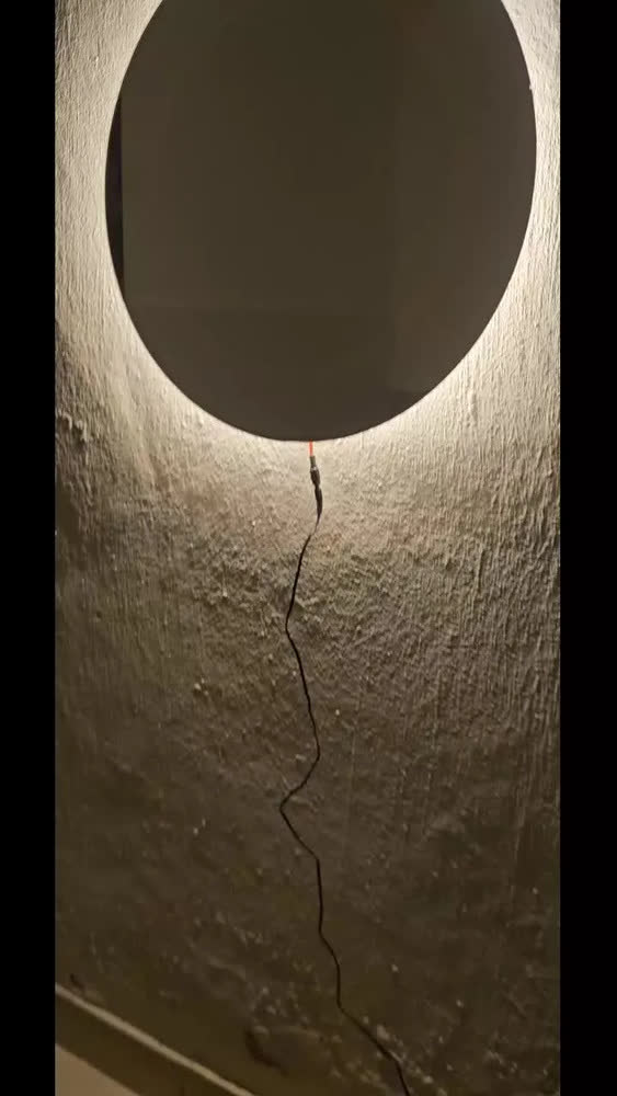 foto de Espelho Redondo 60cm Led Quente Lapidado E Polido 3mm + Suporte E Kit Instalação, Fonte Bivolt Caixa Reforçada Mf930 Mega Forte Iluminação