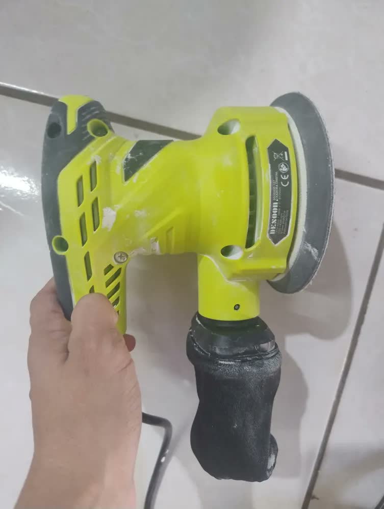 foto de Lixadeira Orbital 300w Profissional Velocidade Ajustável 125mm Com Auto Vácuo Coletor De Pó + 16 Lixas 220v Desoon