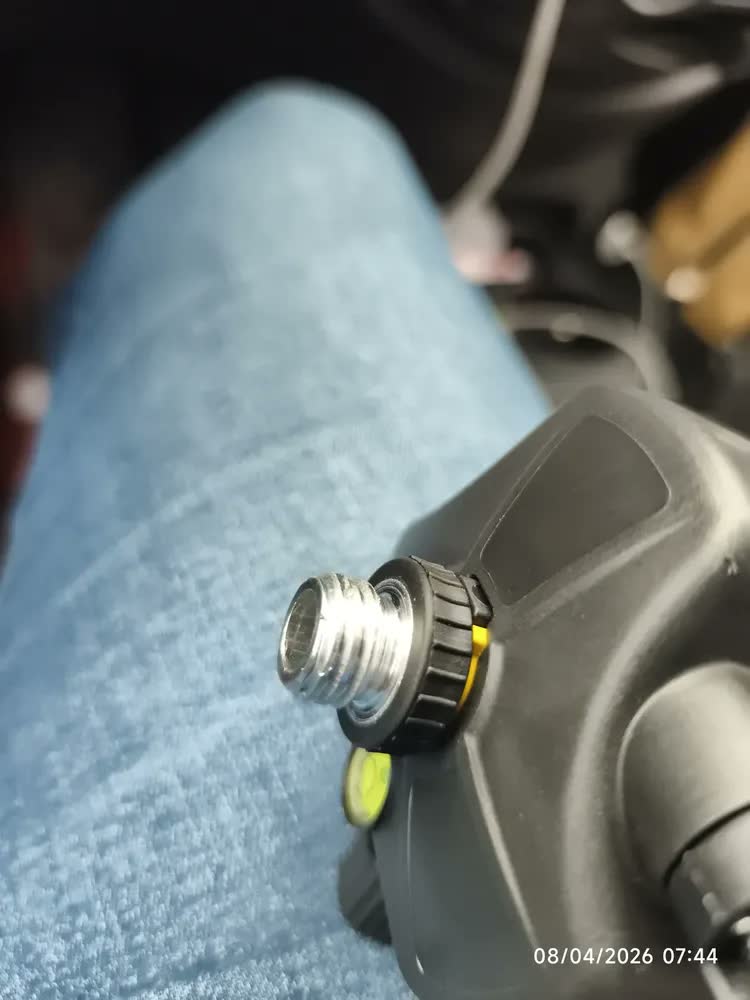 foto de Tripe Nivel Laser Universal Amarelo Profissional Com Bolha Nivelamento Camera Manivela 1,00 Metro Aluminio Reforçado MESTRI
