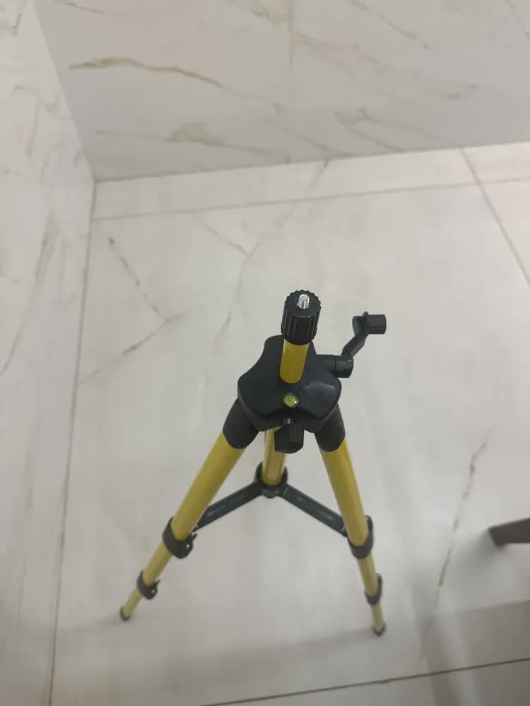 foto de Tripe Nivel Laser Universal Amarelo Profissional Com Bolha Nivelamento Camera Manivela 1,00 Metro Aluminio Reforçado MESTRI