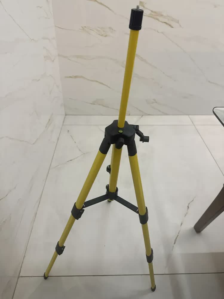 foto de Tripe Nivel Laser Universal Amarelo Profissional Com Bolha Nivelamento Camera Manivela 1,00 Metro Aluminio Reforçado MESTRI