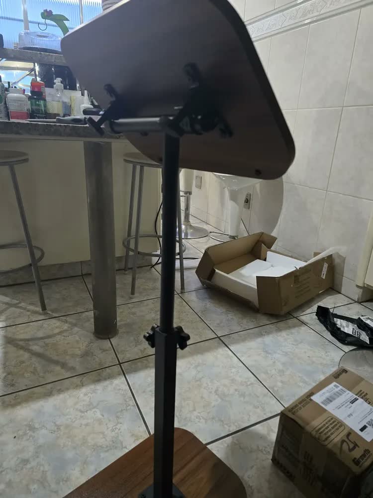 foto de Mesa Multifuncional Suporte Multiuso Notebook Cama Sofá Dobrável Luxo Ergonômica Tampo Mdf Reclinável Ajustável Giratória Compacta - Pluggei Select PluggHome Metal Preto - Tampo Preto MT03