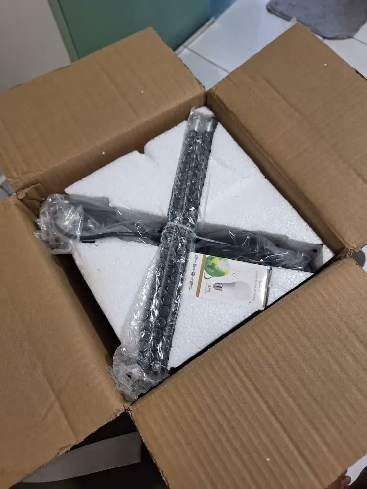 foto de Luminária Abajur Chão Moderna Decorativa Para Quarto Sala Marrom-claro Preto