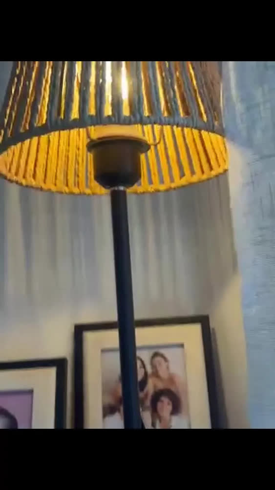 foto de Luminária Abajur Chão Moderna Decorativa Para Quarto Sala Marrom-claro Preto