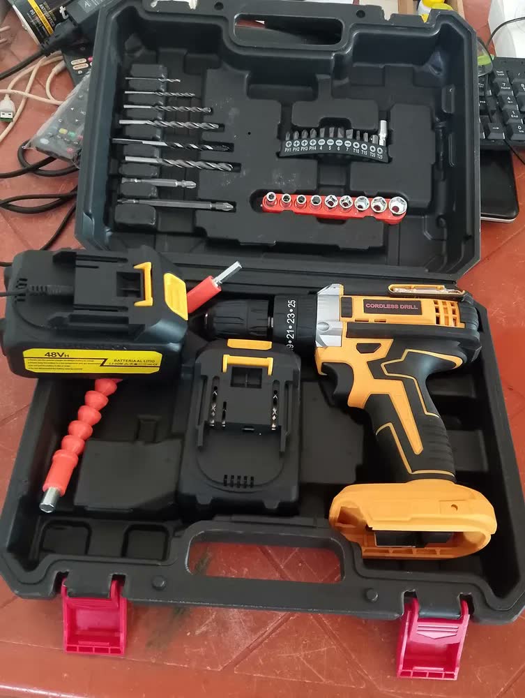 foto de Furadeira Parafusadeira 48v Com 2 Baterias Recarregáveis Maleta Mandril 10mm Torque 32n.m 0-400/0-1400 Rpm Velocidade... Amarelo