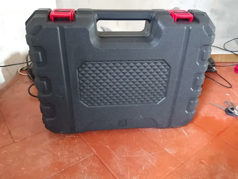foto de Furadeira Parafusadeira 48v Com 2 Baterias Recarregáveis Maleta Mandril 10mm Torque 32n.m 0-400/0-1400 Rpm Velocidade... Amarelo