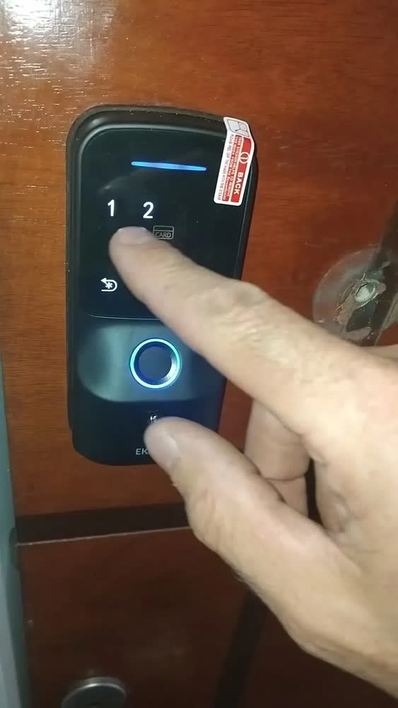 foto de Fechadura Digital Ekaza de Sobrepor com Wi-Fi e Biometria para Porta de Madeira