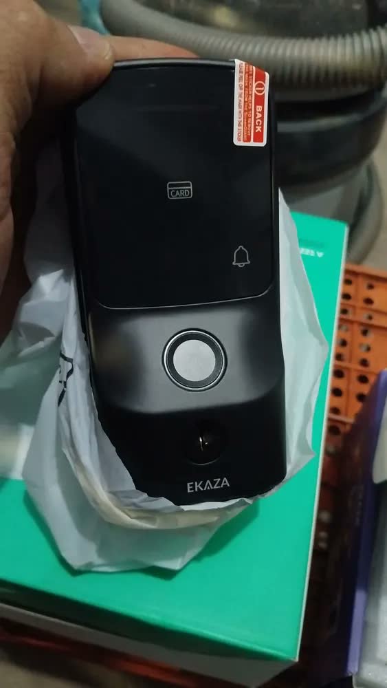 foto de Fechadura Digital Ekaza de Sobrepor com Wi-Fi e Biometria para Porta de Madeira