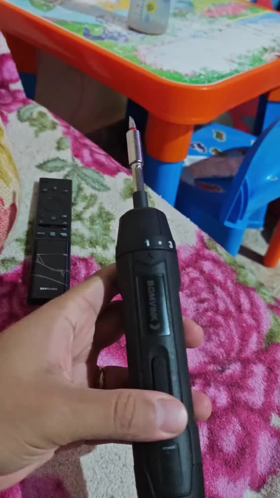 foto de Parafusadeira Elétrica Chave De Fenda 33 Peças 3.6v 127/220v