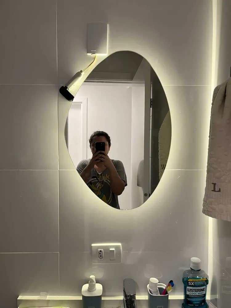 foto de Espelho Organico Led Quente 60cm Lapidado E Polido 3mm Eva Reforçado + Fonte Bivolt E Kit Instalação Mf935