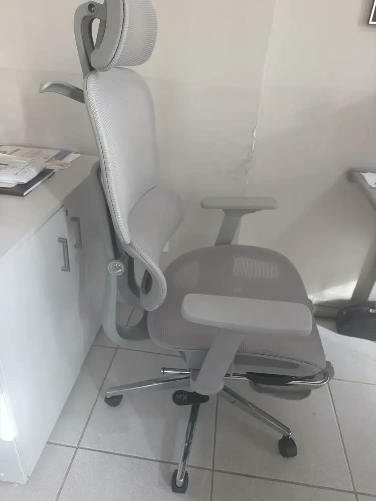 foto de Cadeira De Escritório Ergonomica Confortável Até 200kg Giratória Com Apoio De Pé HH008 Cinza Ergolux