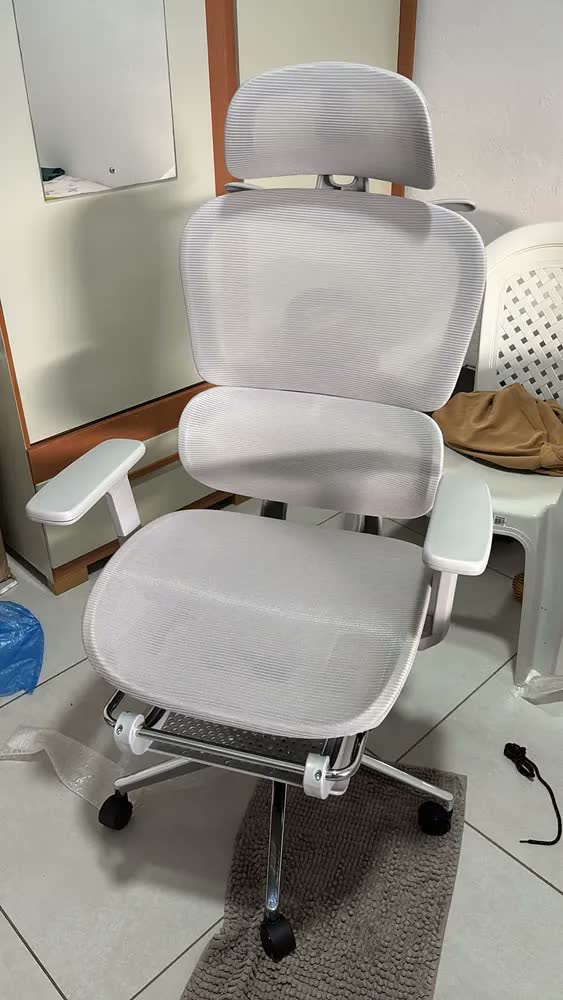 foto de Cadeira De Escritório Ergonomica Confortável Até 200kg Giratória Com Apoio De Pé HH008 Cinza Ergolux