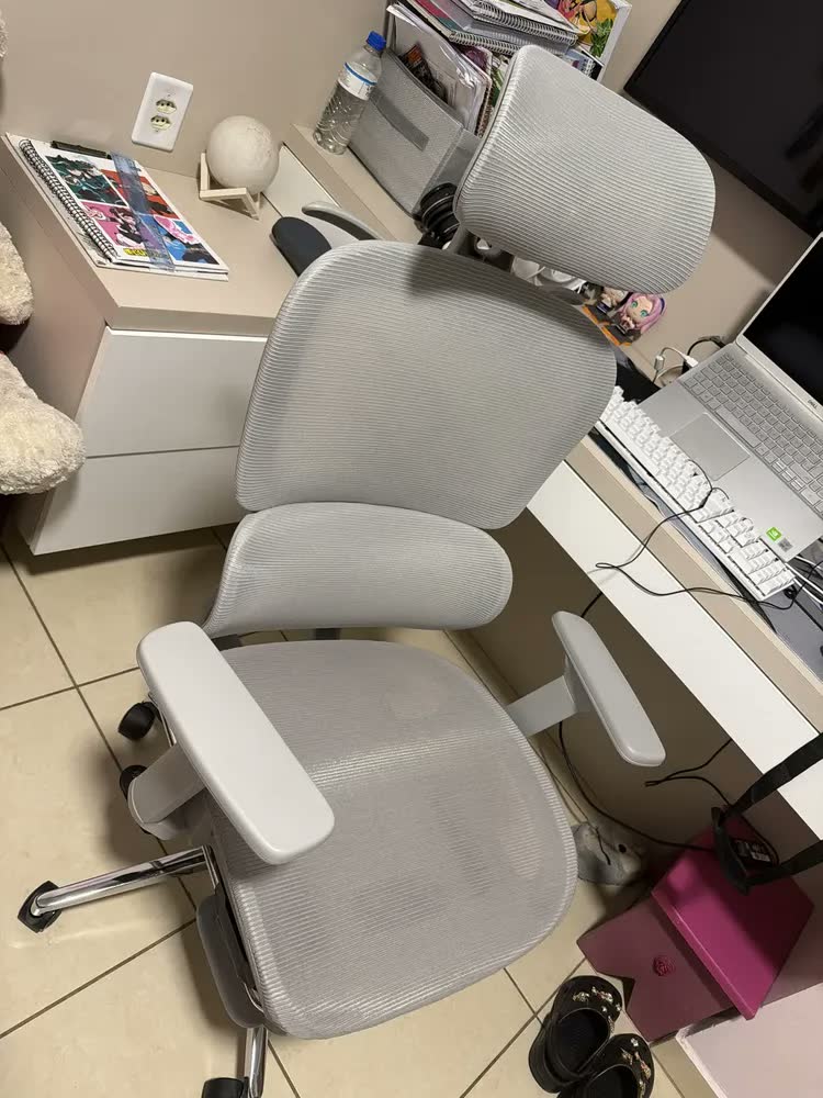 foto de Cadeira De Escritório Ergonomica Confortável Até 200kg Giratória Com Apoio De Pé HH008 Cinza Ergolux
