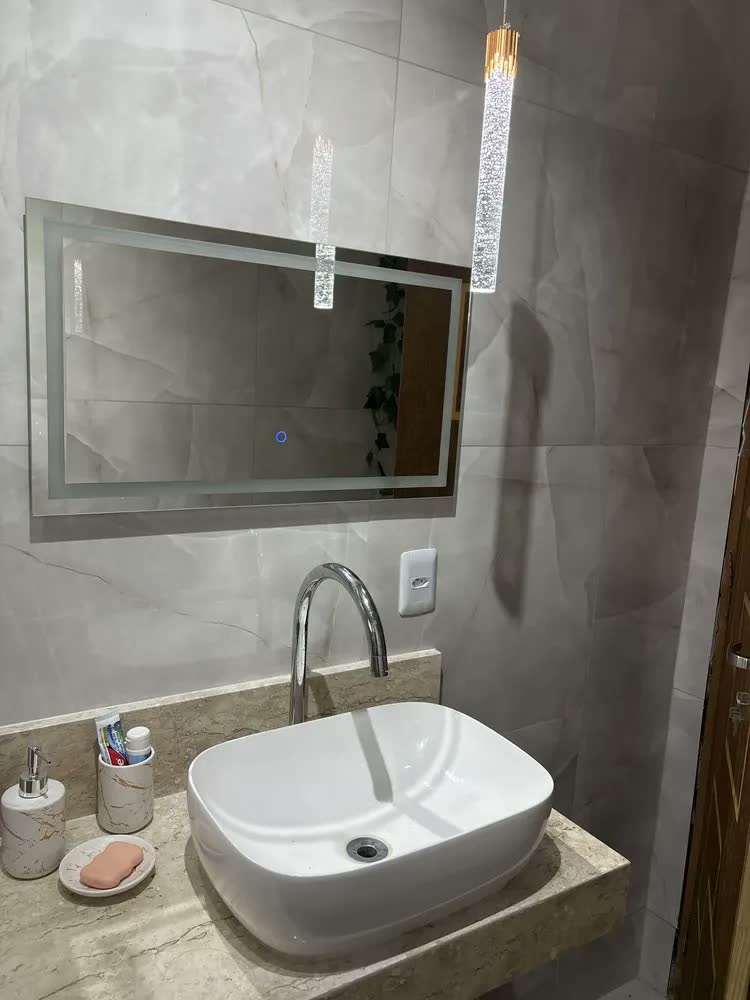 foto de Espelho Jateado Iluminado Com Led 70x50 Retangular Lapidado Moldura Led Neutro
