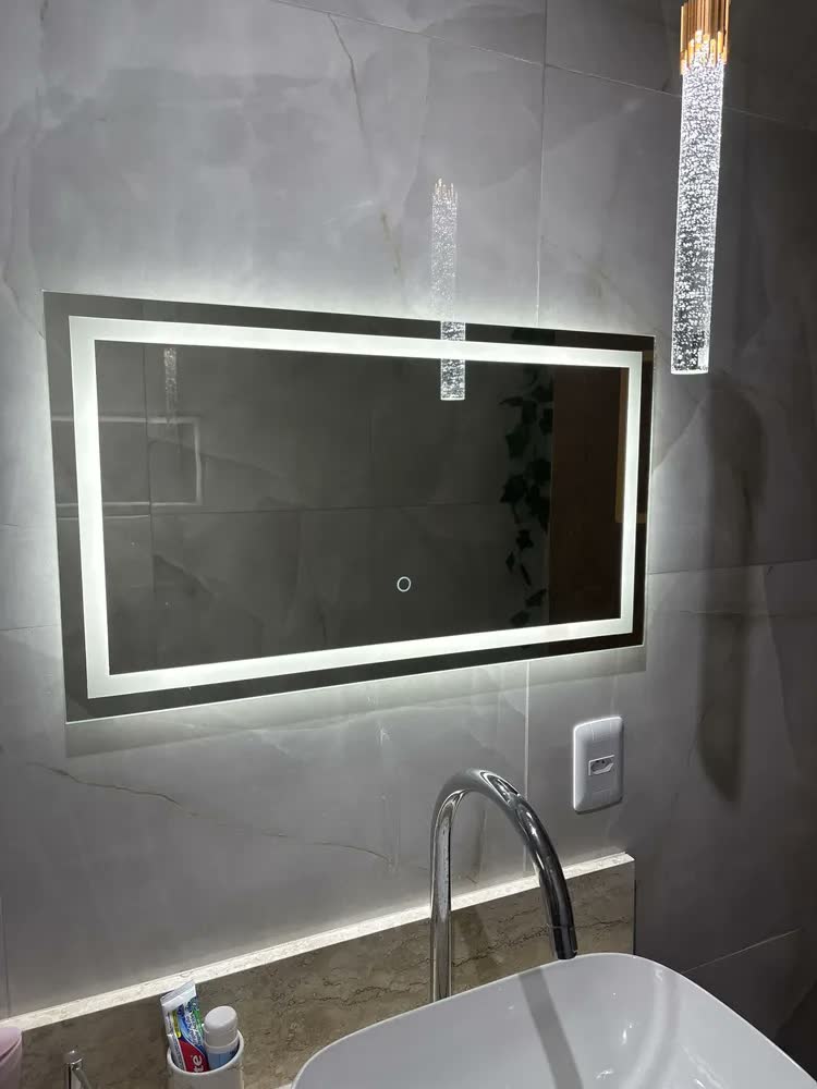 foto de Espelho Jateado Iluminado Com Led 70x50 Retangular Lapidado Moldura Led Neutro