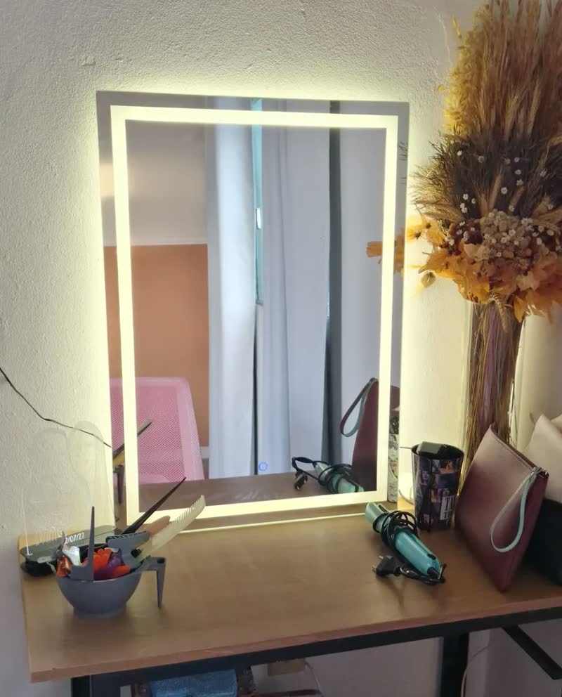 foto de Espelho Jateado Iluminado Com Led 70x50 Retangular Lapidado Moldura Led Neutro