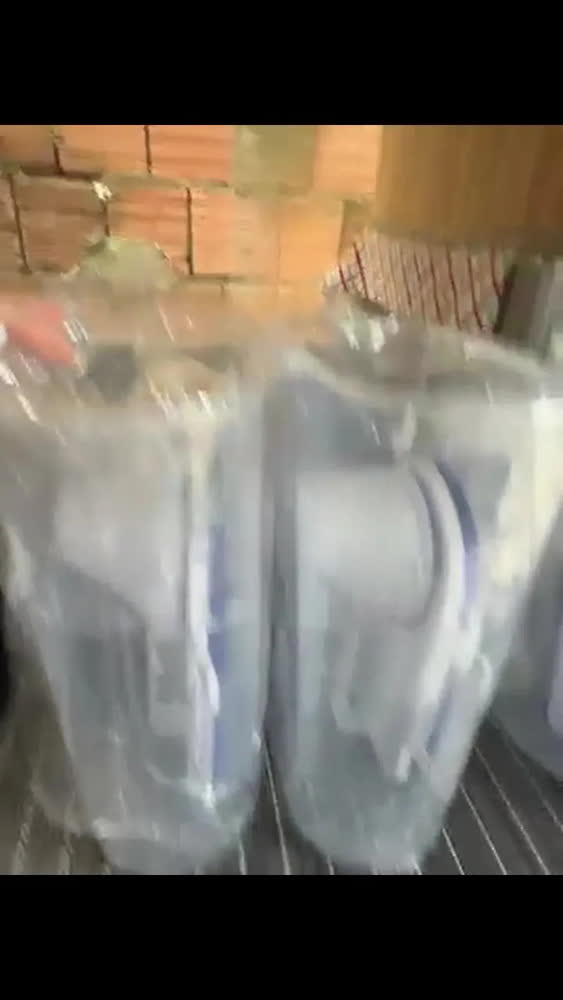 foto de Conjunto 4 Potes Herméticos 2,5 Litros Multiuso Dispenser De Armazenamento De Grãos Cereais Ração Sabão Com Copo Medidor E Bico Dosador Com Travas Dispenser Alimento 2,5 Litros Drop Shopy