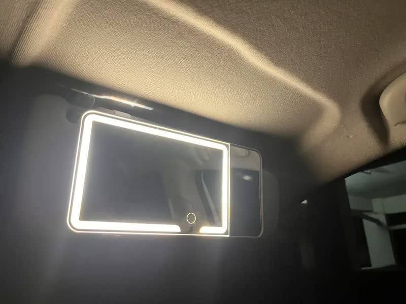 foto de Espelho de Maquiagem LED Nickk para Quebra-sol do Carro com Aumento 5x e 3 Modos de Luz Regulável