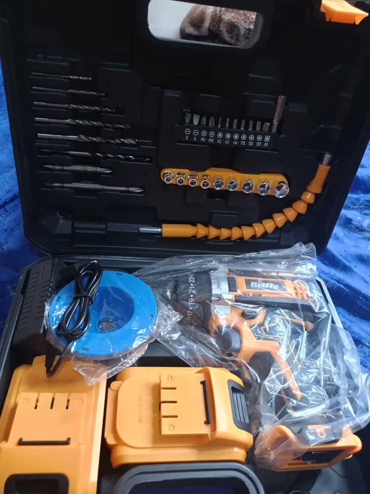 foto de Parafusadeira E Furadeira De Impacto 21v A Bateria Belffe Amarelo/preto 50 Hz/60 Hz