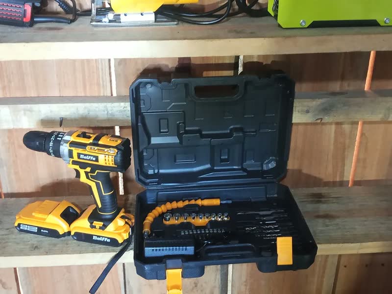 foto de Parafusadeira E Furadeira De Impacto 21v A Bateria Belffe Amarelo/preto 50 Hz/60 Hz
