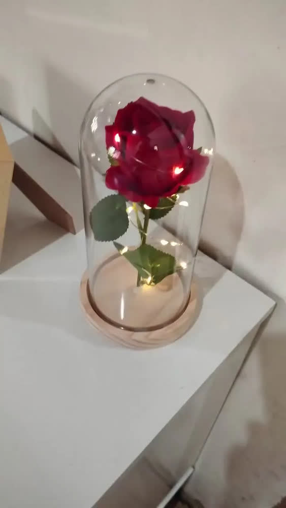 foto de Mini Luminária Rosa Encantada Led Enfeite Modelo Mini Base Madeira Cúpula Redoma A Bela E A Fera 10.5 X 21.8 Cm Cor Vermelha - Planeta Andrômeda