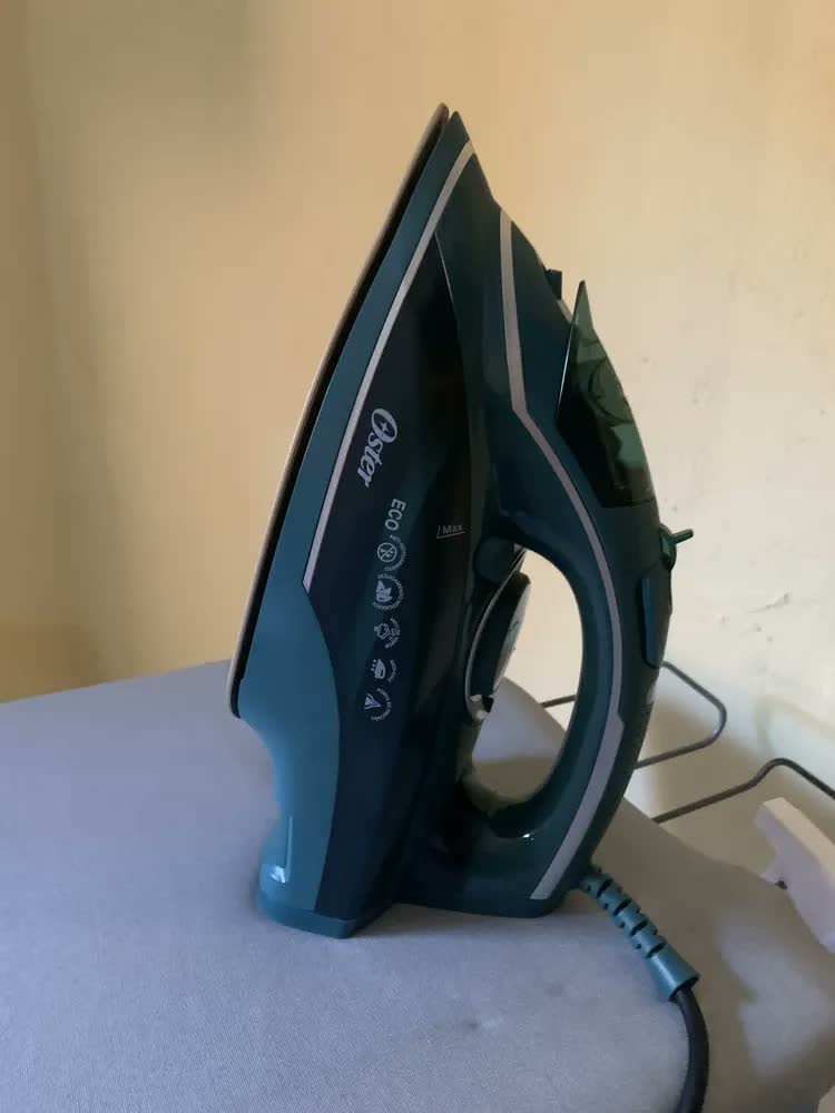 foto de Ferro De Passar A Vapor Oster Diamond Aeroceramic