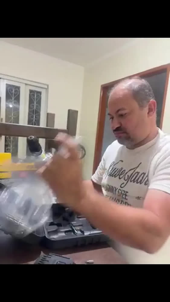 foto de Parafusadeira Furadeira De Impacto 2 Baterias 20v Fonte Carregamento Bivolt Pfv238i Vonder