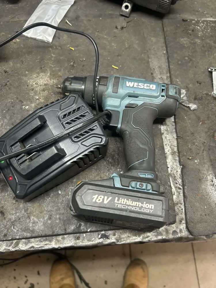 foto de Parafusadeira Furadeira Impacto 18v Wesco Bateria Ws2399.1