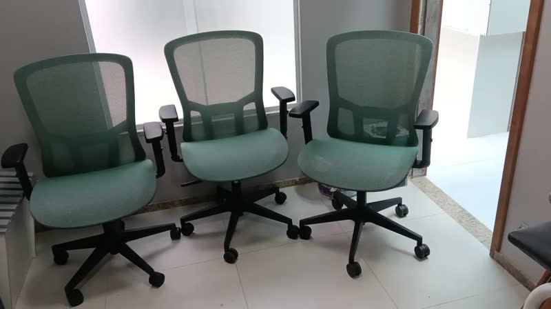 foto de Cadeira Escritório Ergonômica Stoel Auris Confortável Mesh Cinza Mesh