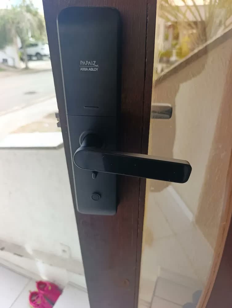 foto de Fechadura Eletrônica Papaiz Fit Lock Preta | Senha Biometria Digital Chave
