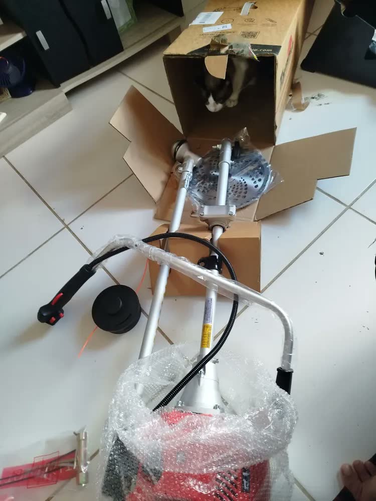 foto de Roçadeira A Gasolina Toyama Tbc52sx Premium 2t 51,6cc Pro