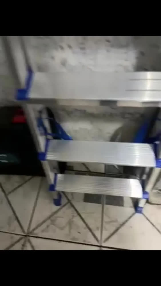 foto de Escada De Alumínio Doméstica 5 Degraus Até 120kg Tramontina