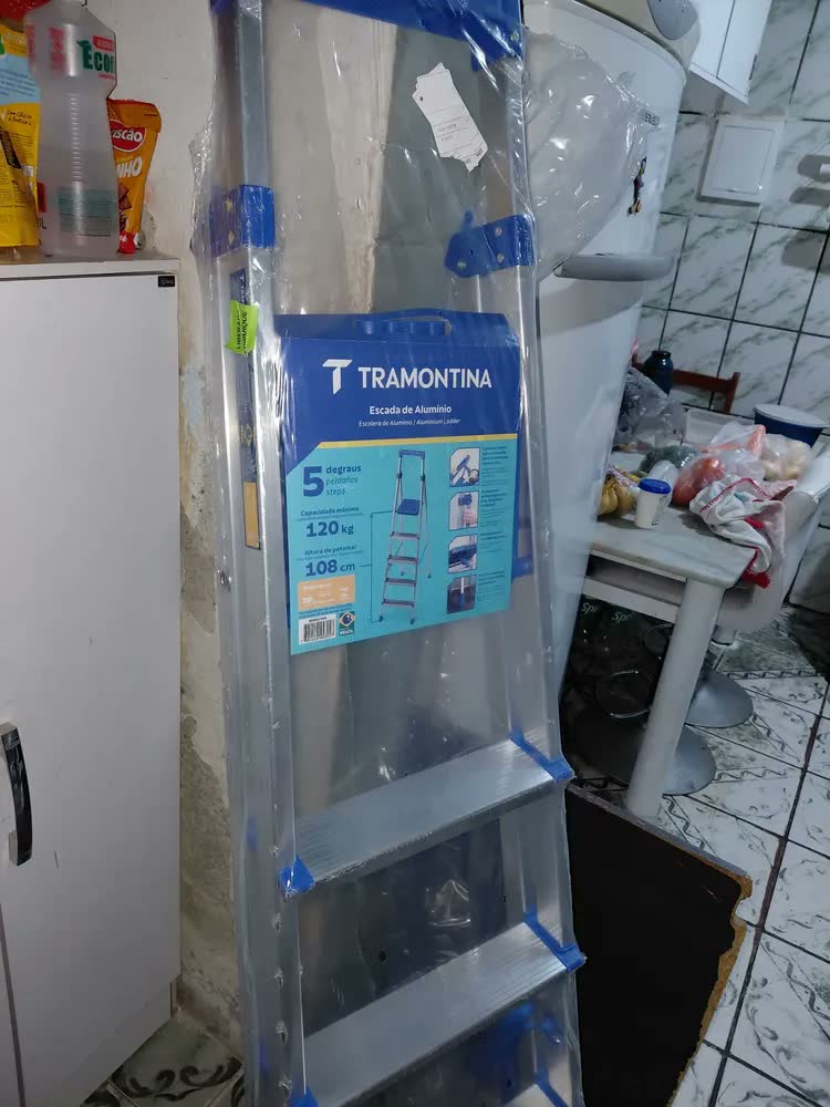foto de Escada De Alumínio Doméstica 5 Degraus Até 120kg Tramontina