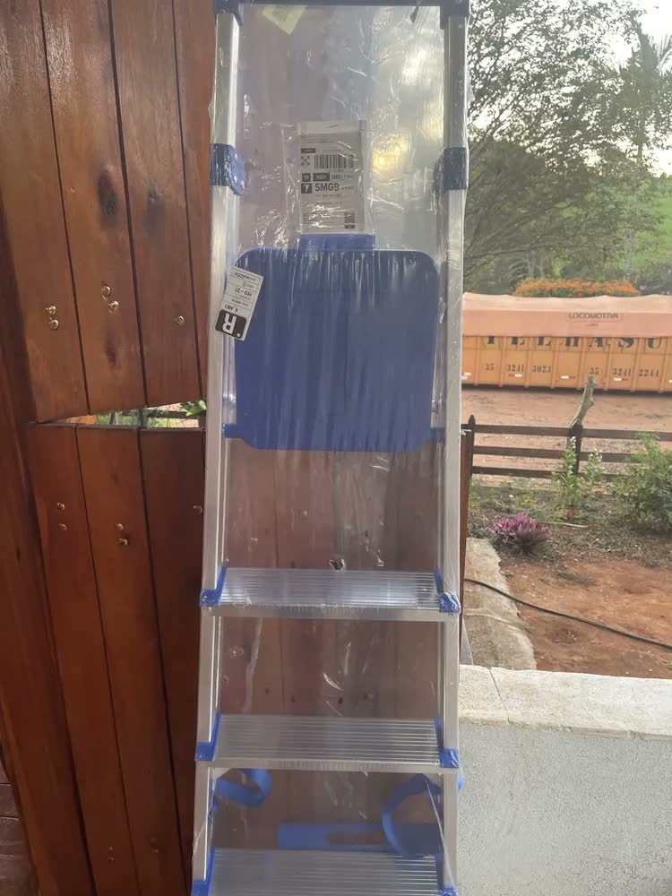 foto de Escada De Alumínio Doméstica 5 Degraus Até 120kg Tramontina