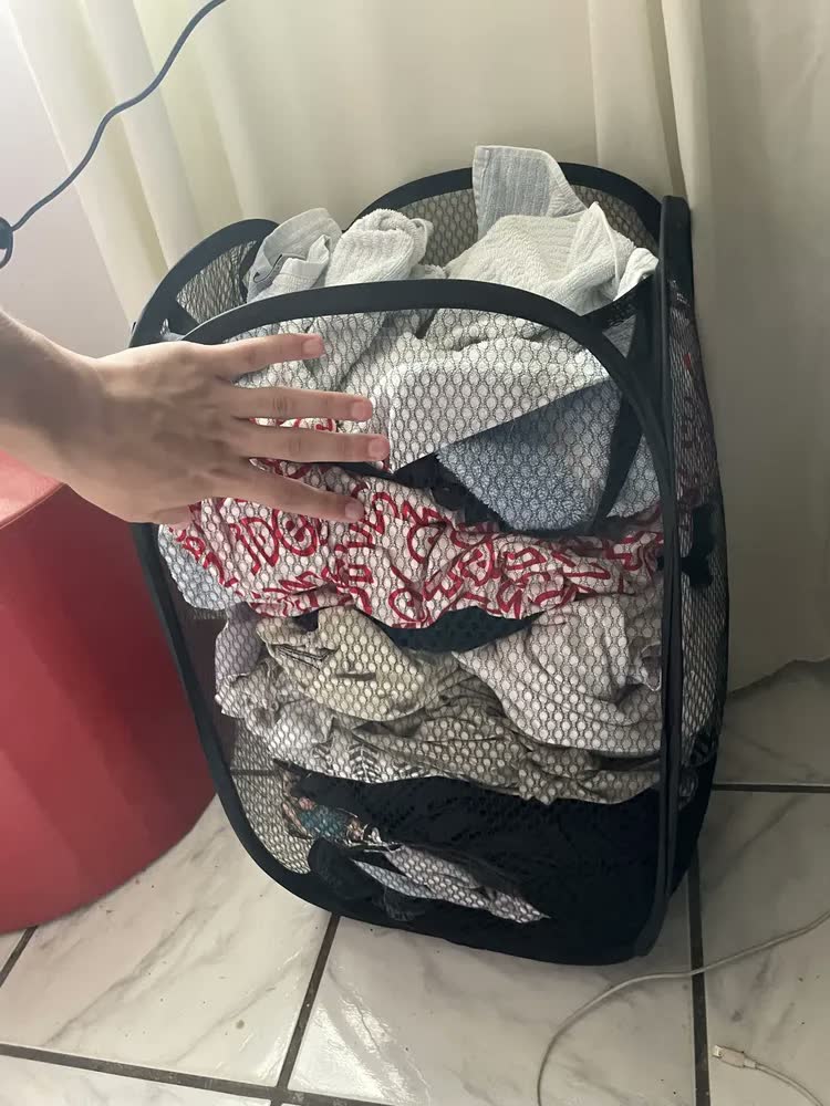 foto de Cesto Azul Brinquedos E Roupas Infantil