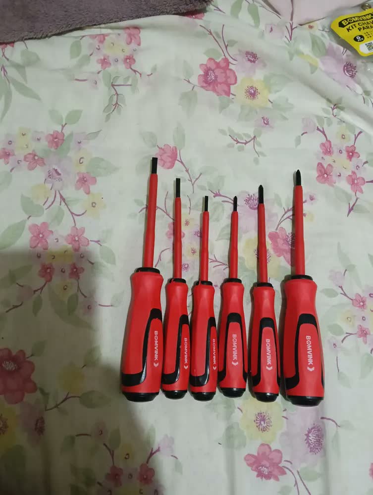 foto de Kit 6 Chaves Fenda E Philips Isoladas Jogo De Chave Eletricista Ima Magnetica Pecas Gurumania