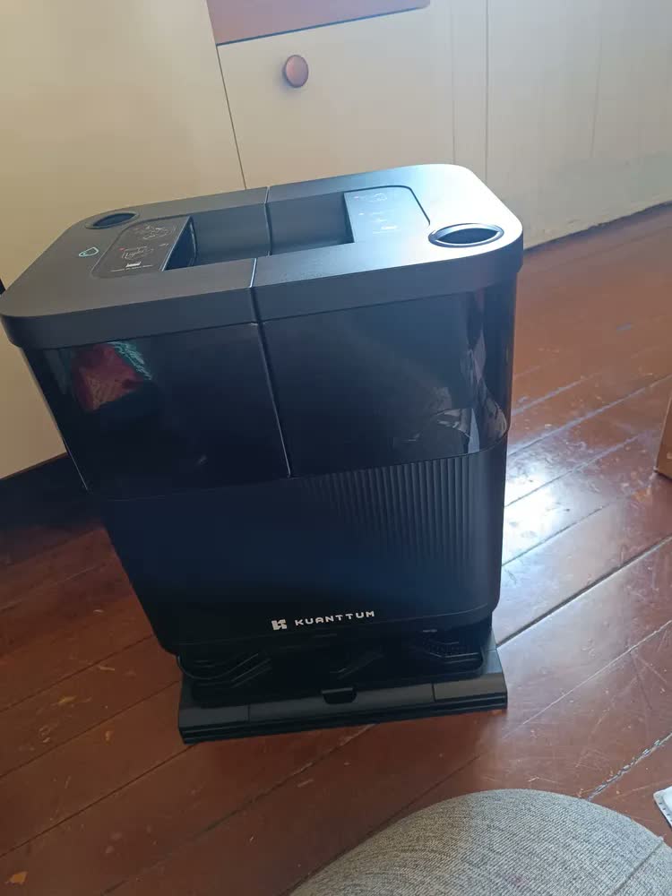 foto de Robô Aspirador De Pó Inteligente Wi-Fi Kuanttum Mop Lava e Seca Água Quente Varre Aspira 3 em 1 Robot 20000Pa Autolimpante X20 Passa Pano Mapeamento Cor Preto Com Base Estação