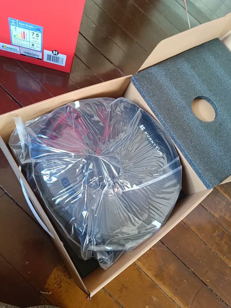 foto de Robô Aspirador De Pó Inteligente Wi-Fi Kuanttum Mop Lava e Seca Água Quente Varre Aspira 3 em 1 Robot 20000Pa Autolimpante X20 Passa Pano Mapeamento Cor Preto Com Base Estação