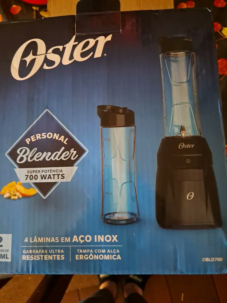 foto de Liquidificador Oster Blender To Go Portátil 700w 110v + 2 Jarras De 500ml Ultrarresistente Com Sobretampa