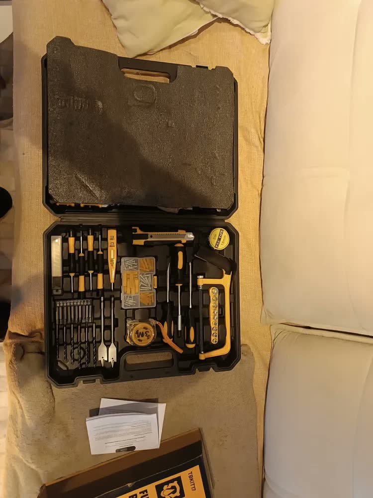 foto de Parafusadeira Furadeira De Impacto The Black Tools Com Maleta + Kit Acessórios 147 Peças 2 Baterias Profissional Tbkit17